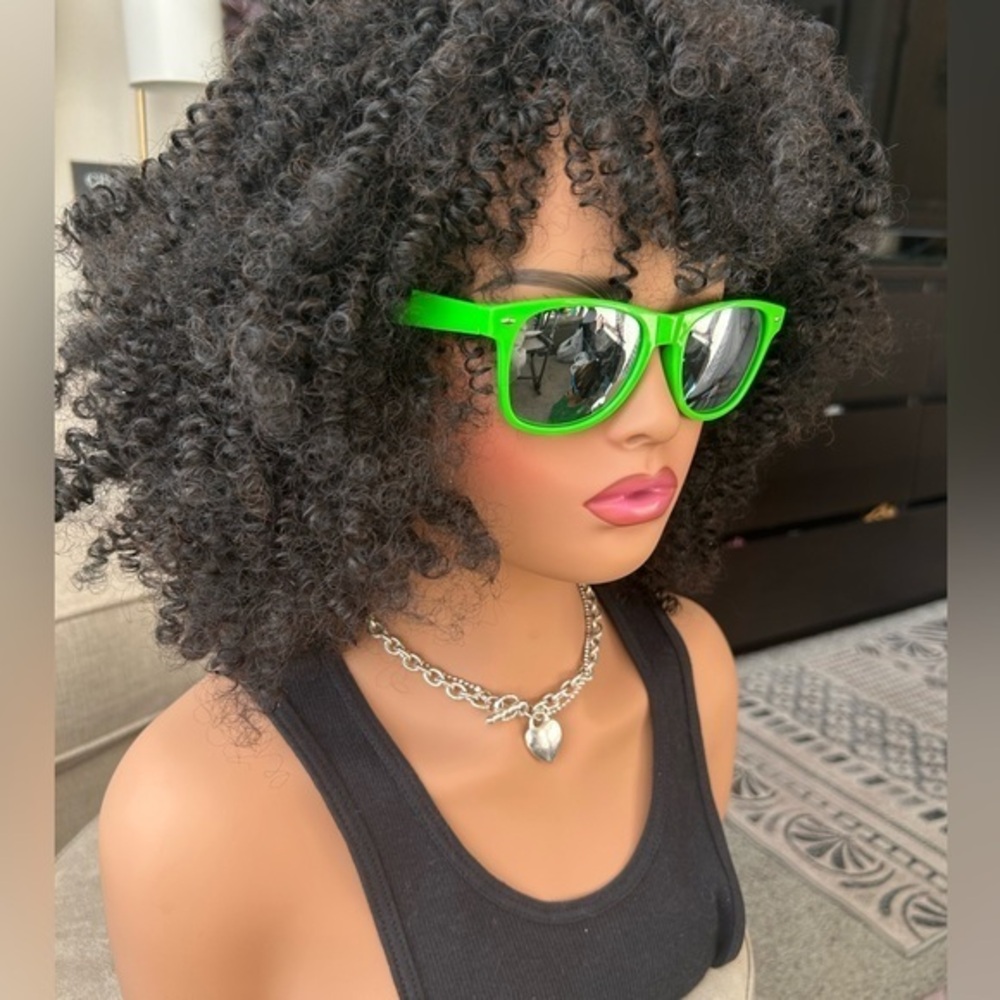 ✨NEW Neon Green Sunglasses mirror 🪞 lens for Women